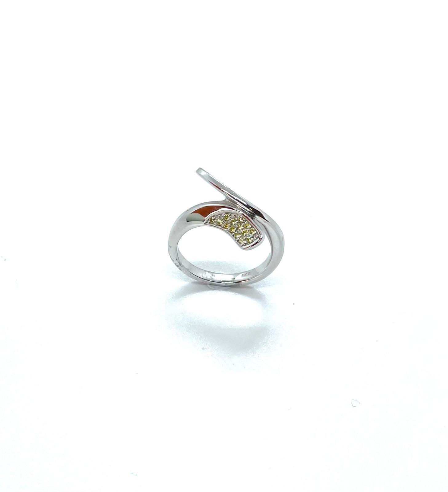 Anell or blanc diamants grocs-blancs
